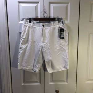 Under Armour White Golf Shorts. Size 36, NWT